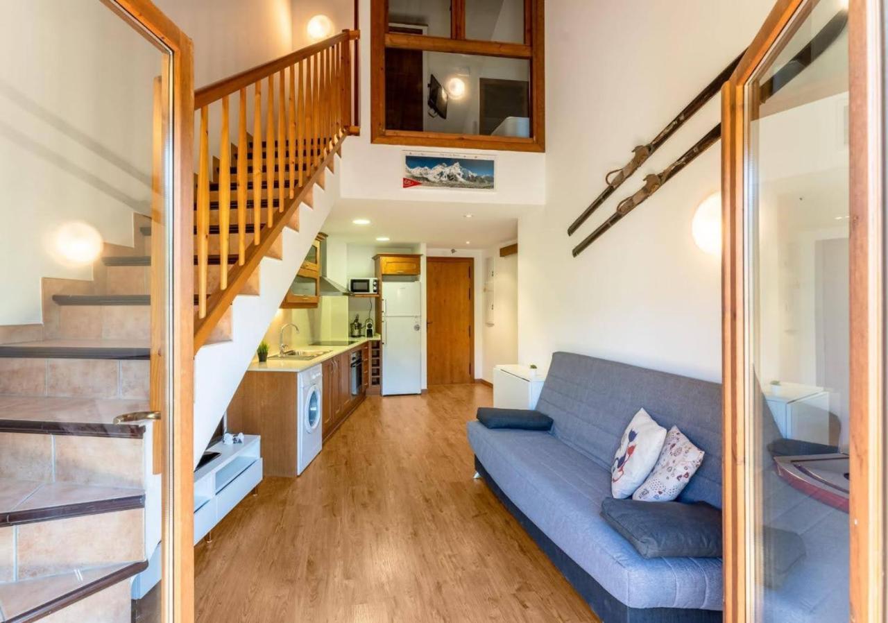 Apartamentsaloriaburg Farrera Exteriör bild