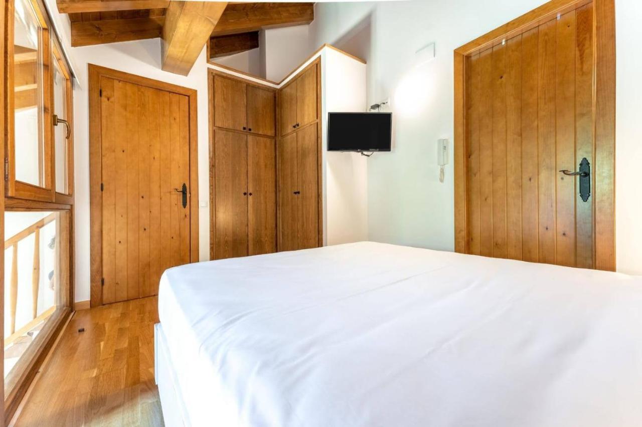 Apartamentsaloriaburg Farrera Exteriör bild